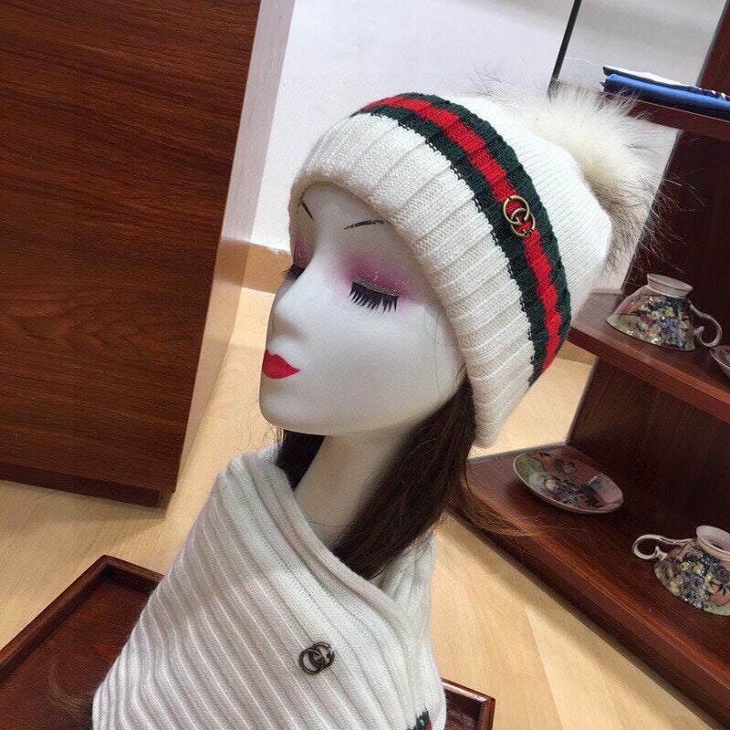 GUCCI SET SCARF AND HAT IN WHITE WOOL AND CASHMERE 945028