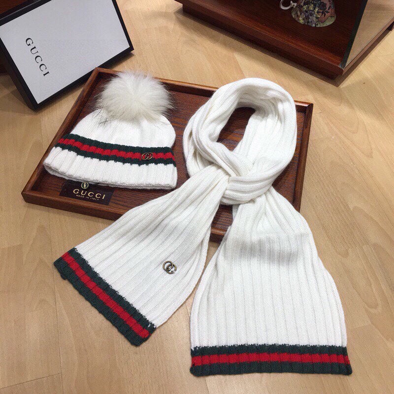 GUCCI SET SCARF AND HAT IN WHITE WOOL AND CASHMERE 945028