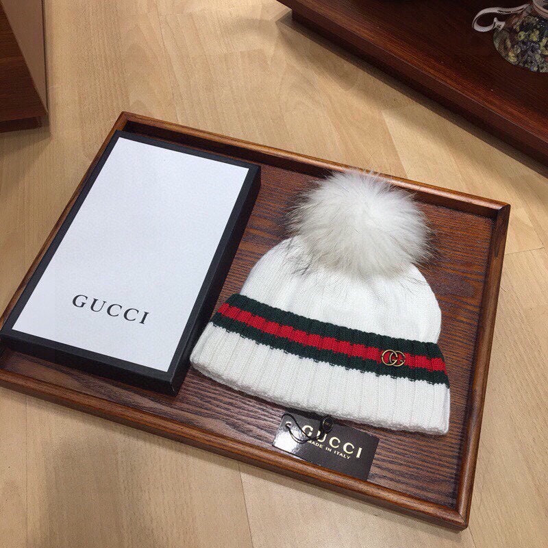 GUCCI SET SCARF AND HAT IN WHITE WOOL AND CASHMERE 945028