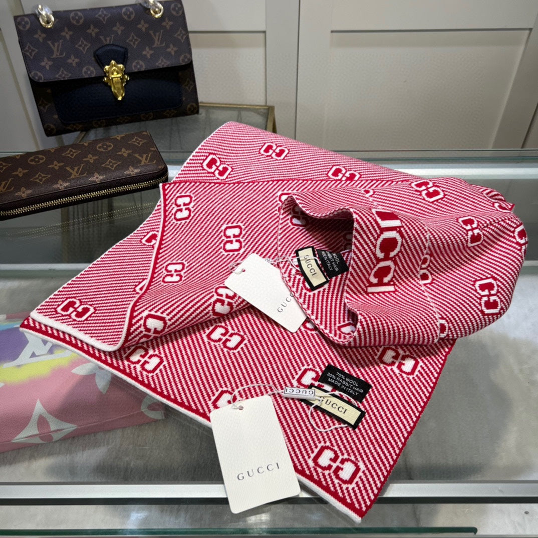 GUCCI SET SCARF AND HAT IN PUNCH PINK MIX WHITE WOOL AND CASHMERE 946332