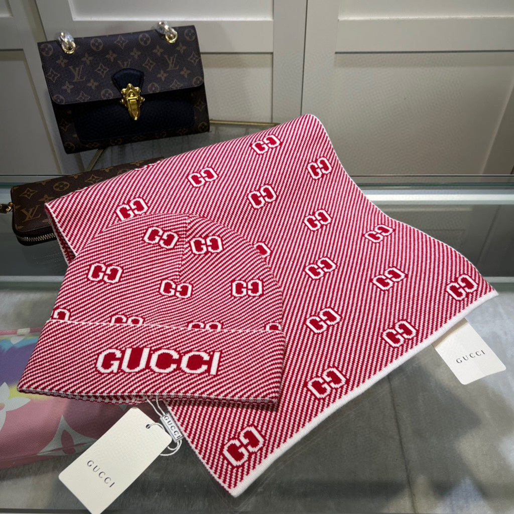GUCCI SET SCARF AND HAT IN PUNCH PINK MIX WHITE WOOL AND CASHMERE 946332