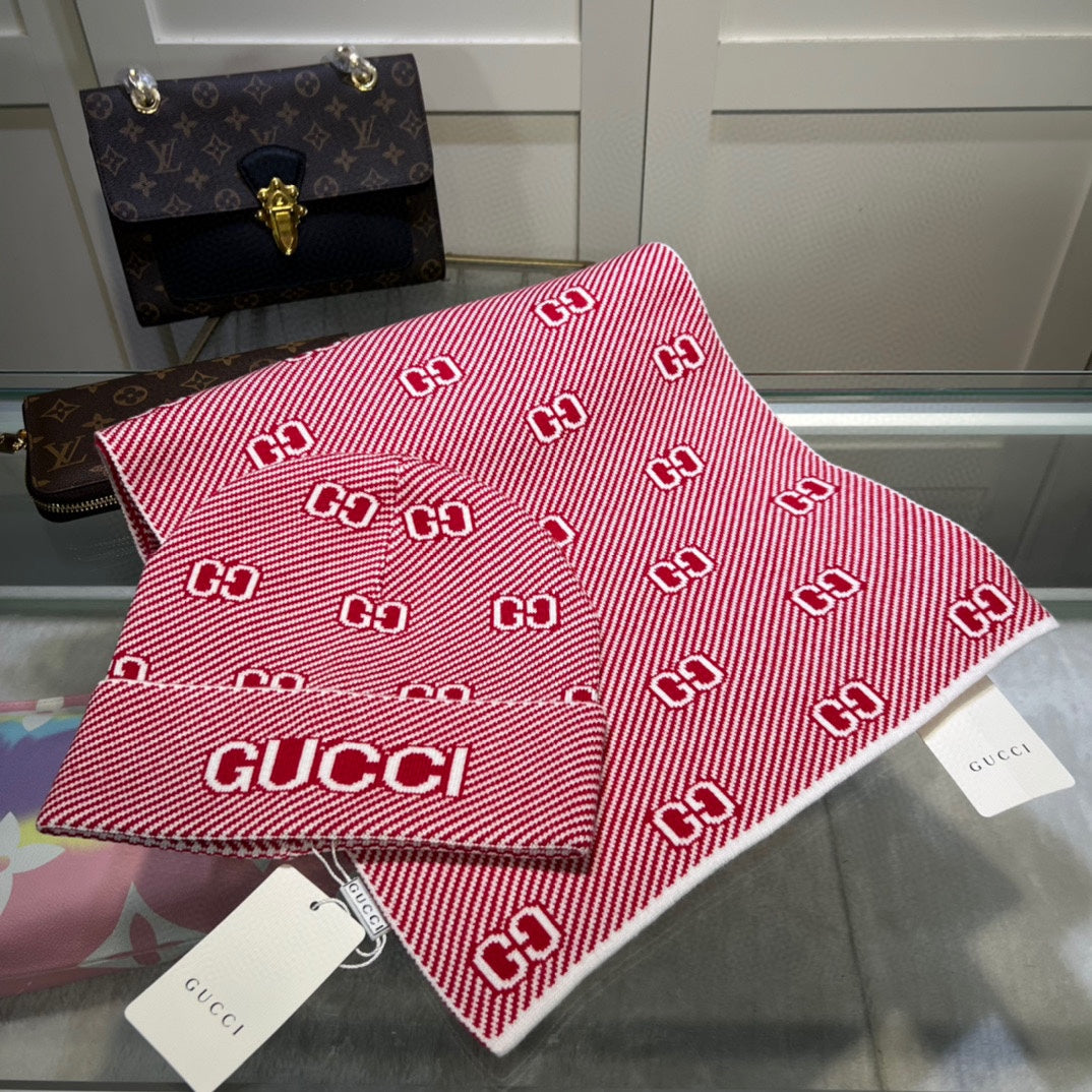 GUCCI SET SCARF AND HAT IN PUNCH PINK MIX WHITE WOOL AND CASHMERE 946332