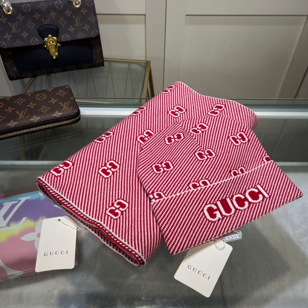 GUCCI SET SCARF AND HAT IN PUNCH PINK MIX WHITE WOOL AND CASHMERE 946332
