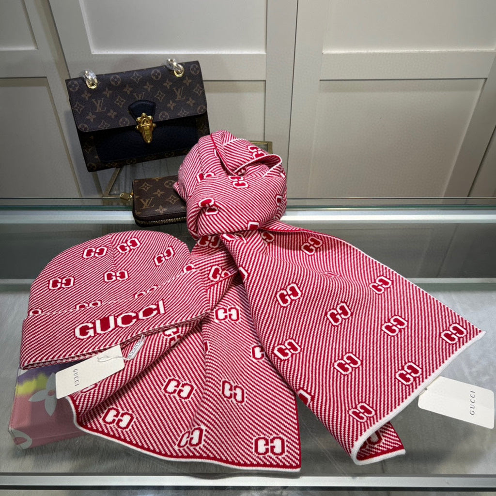GUCCI SET SCARF AND HAT IN PUNCH PINK MIX WHITE WOOL AND CASHMERE 946332