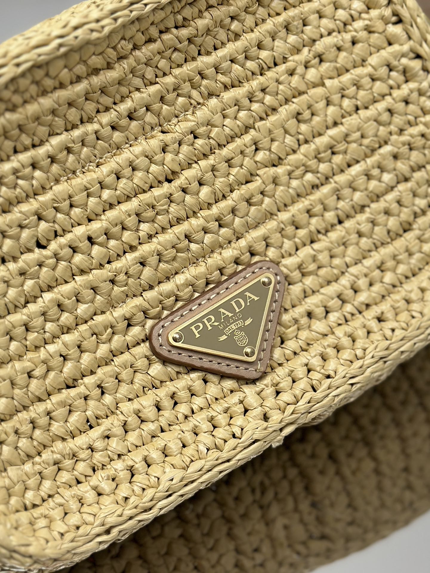 PRADA CAMERA BAG 20 IN BEIGE WOVEN RAFFIA