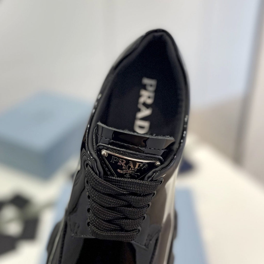 PRADA MONOLITH LACE-UP LOAFER IN BLACK GLOSSY CALFSKIN ATTACHED TRIANGLE LOGO