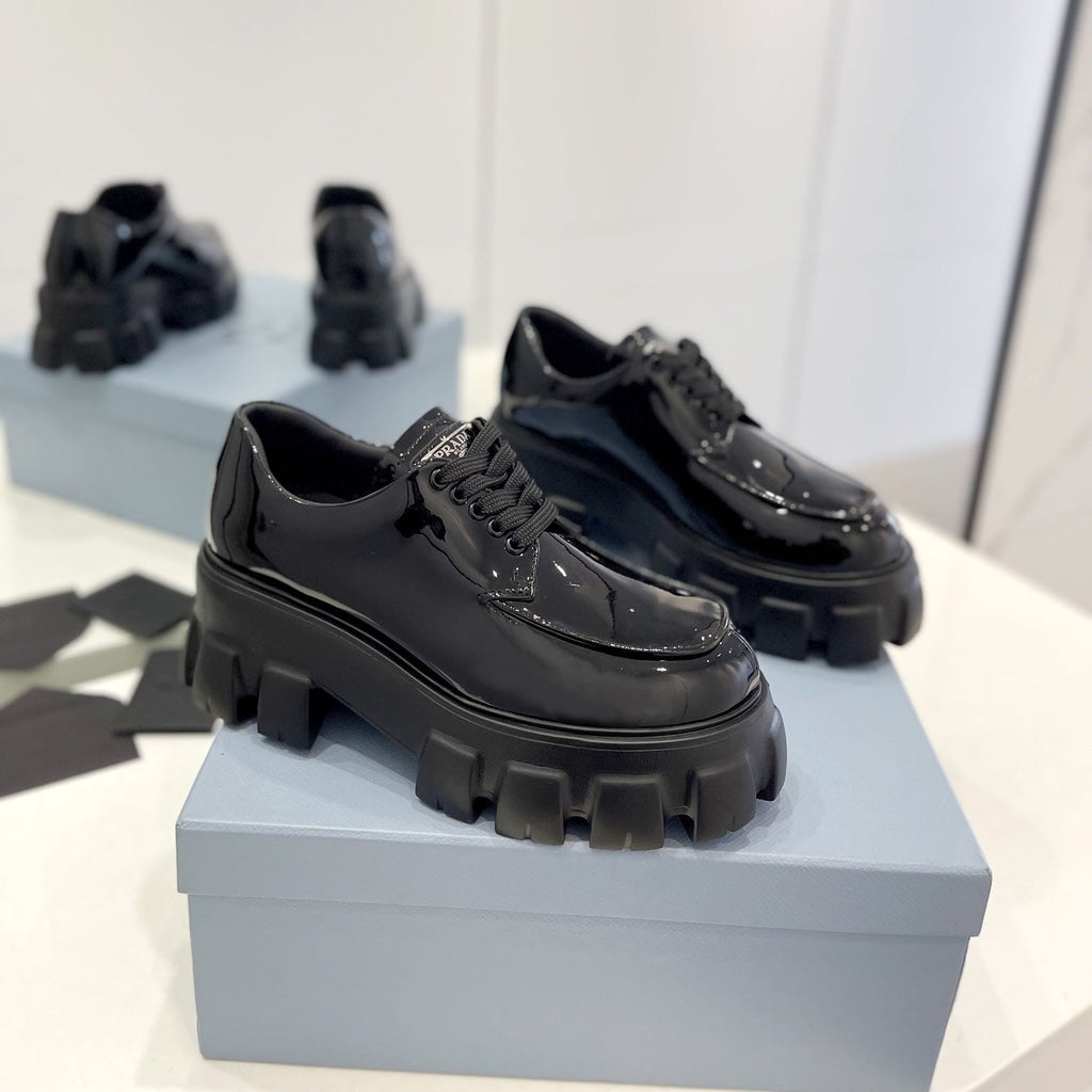 PRADA MONOLITH LACE-UP LOAFER IN BLACK GLOSSY CALFSKIN ATTACHED TRIANGLE LOGO