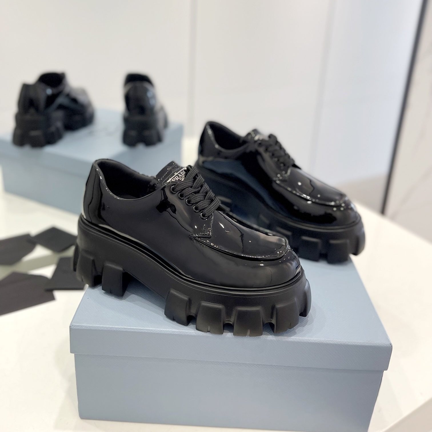 PRADA MONOLITH LACE-UP LOAFER IN BLACK GLOSSY CALFSKIN ATTACHED TRIANGLE LOGO