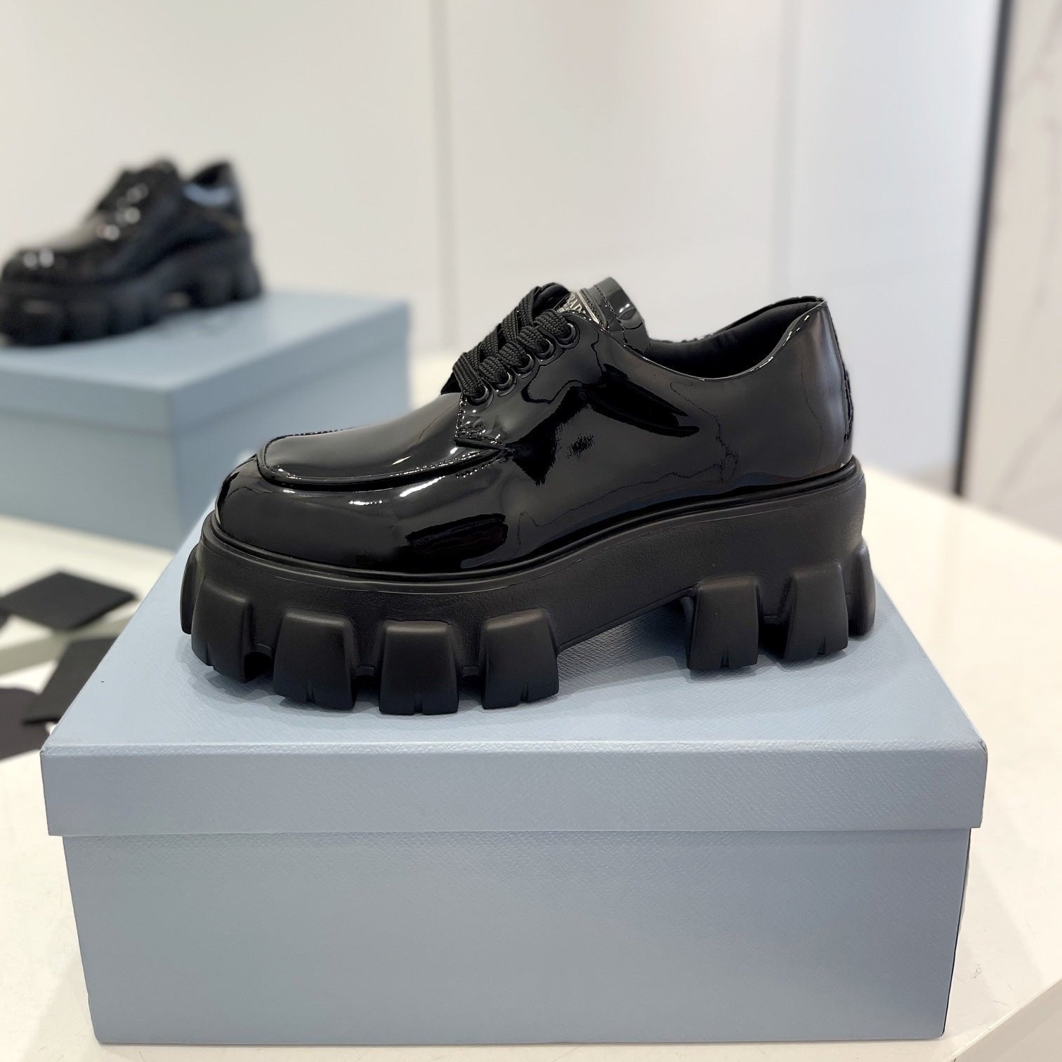 PRADA MONOLITH LACE-UP LOAFER IN BLACK GLOSSY CALFSKIN ATTACHED TRIANGLE LOGO