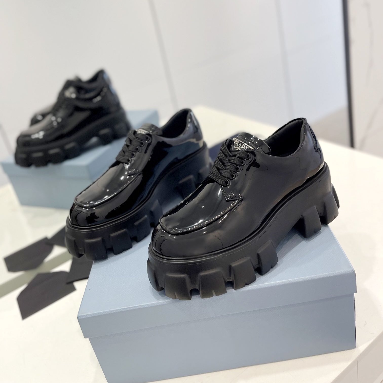 PRADA MONOLITH LACE-UP LOAFER IN BLACK GLOSSY CALFSKIN ATTACHED TRIANGLE LOGO
