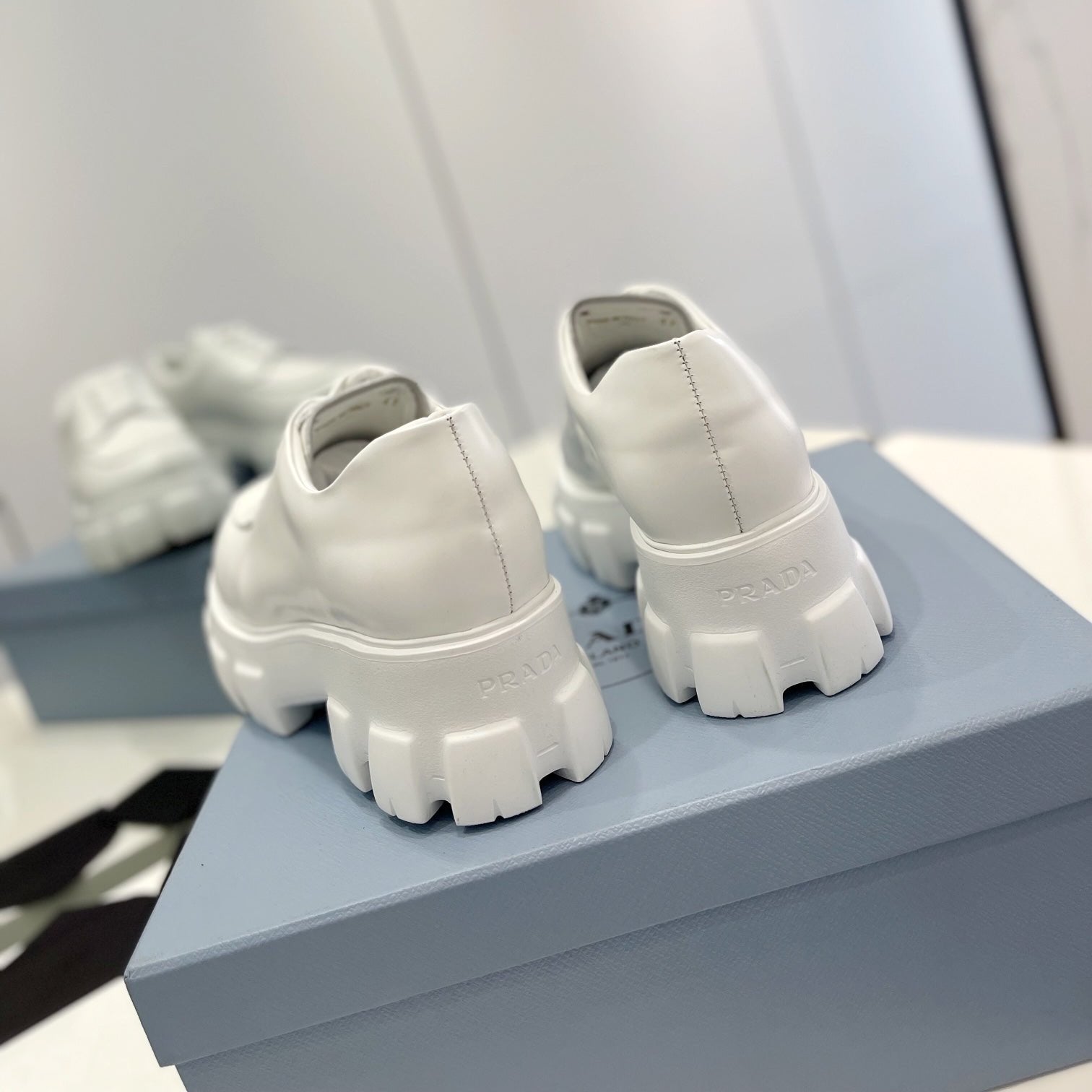 PRADA MONOLITH LACE-UP LOAFER IN WHITE CALFSKIN ATTACHED TRIANGLE LOGO