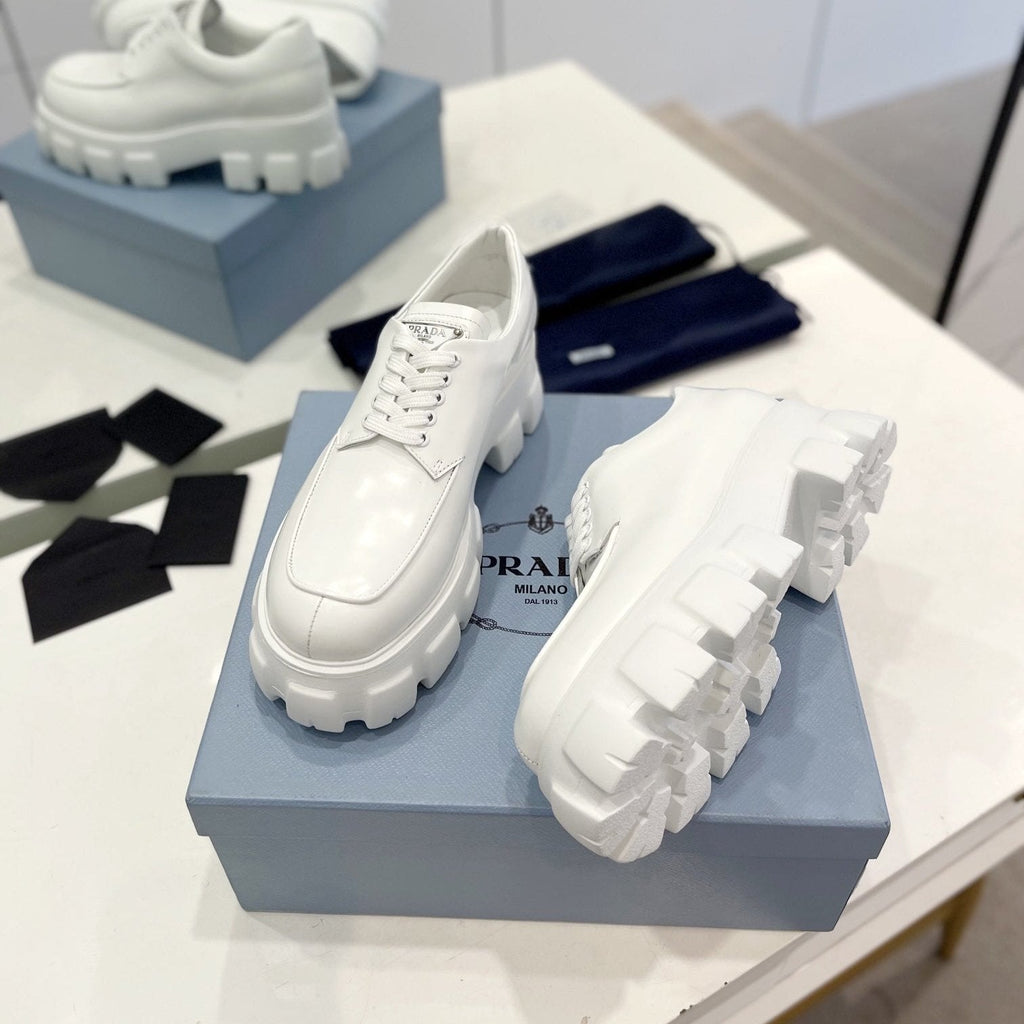 PRADA MONOLITH LACE-UP LOAFER IN WHITE CALFSKIN ATTACHED TRIANGLE LOGO