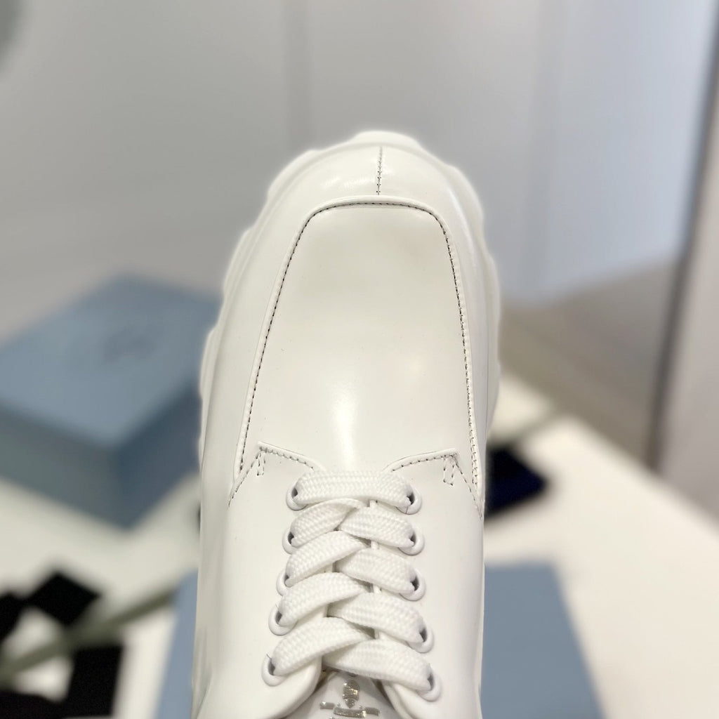 PRADA MONOLITH LACE-UP LOAFER IN WHITE CALFSKIN ATTACHED TRIANGLE LOGO