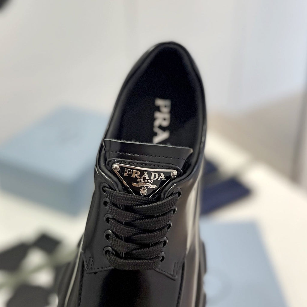 PRADA MONOLITH LACE-UP LOAFER IN BLACK CALFSKIN ATTACHED TRIANGLE LOGO