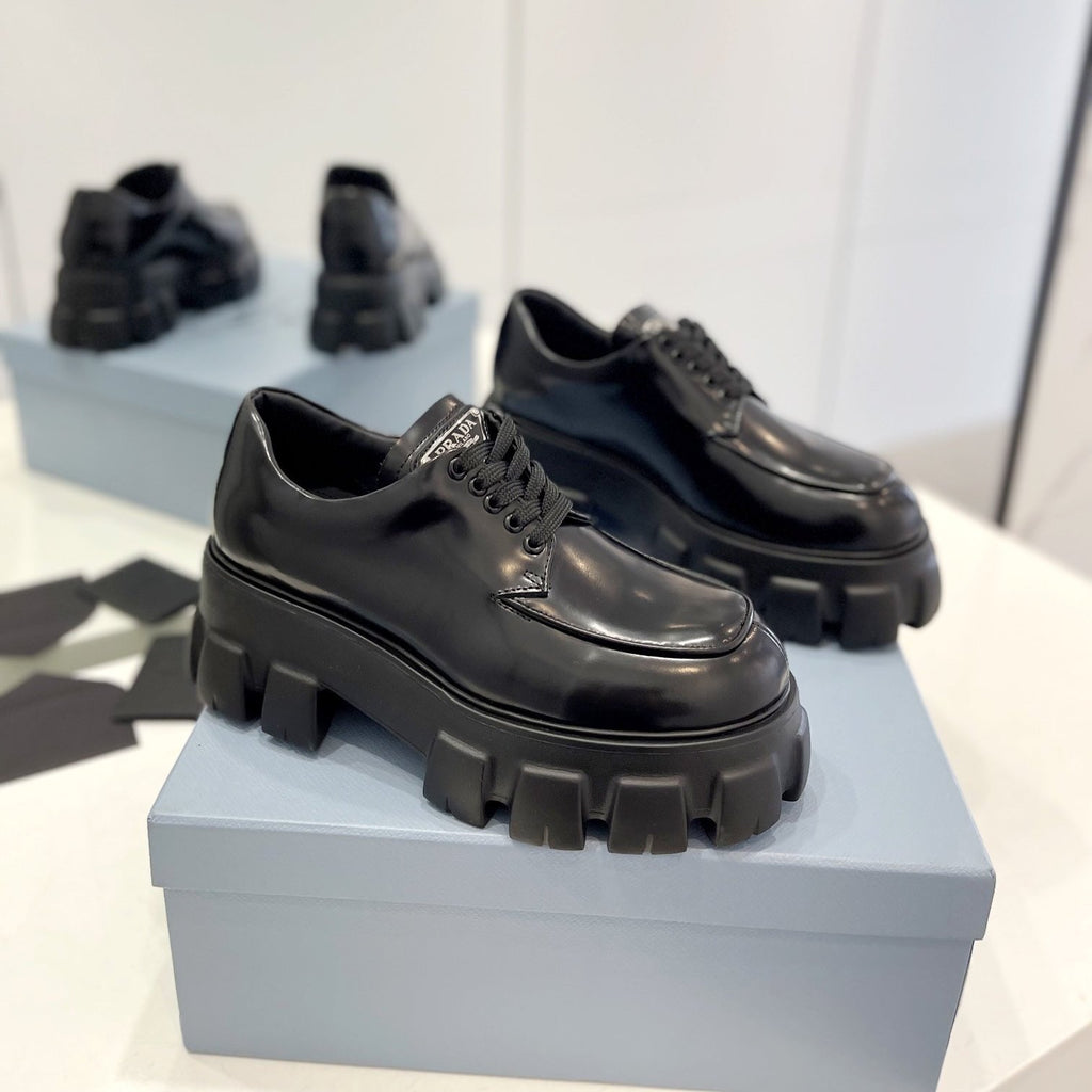 PRADA MONOLITH LACE-UP LOAFER IN BLACK CALFSKIN ATTACHED TRIANGLE LOGO