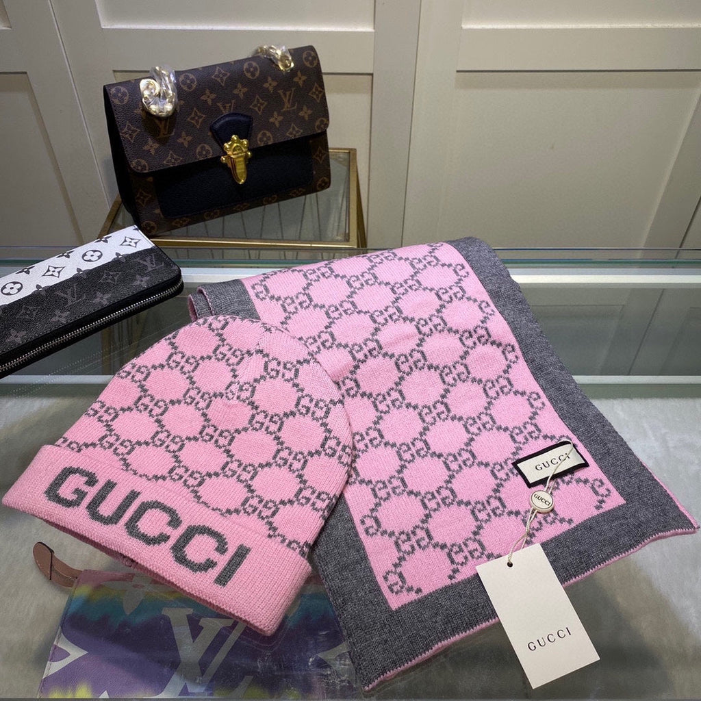 GUCCI SET CLASSIC SCARF AND HAT IN BABY PINK MONOGRAM CASHMERE 200522