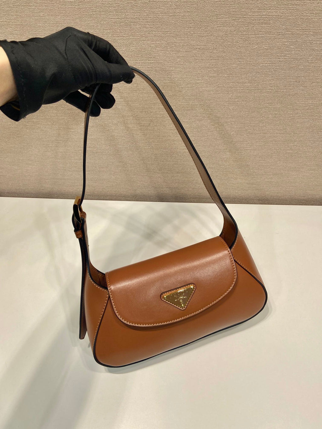 PRADA FLAP BAG 25 IN CINNAMON BROWN SMOOTH CALFSKIN TRIANGLE LOGO