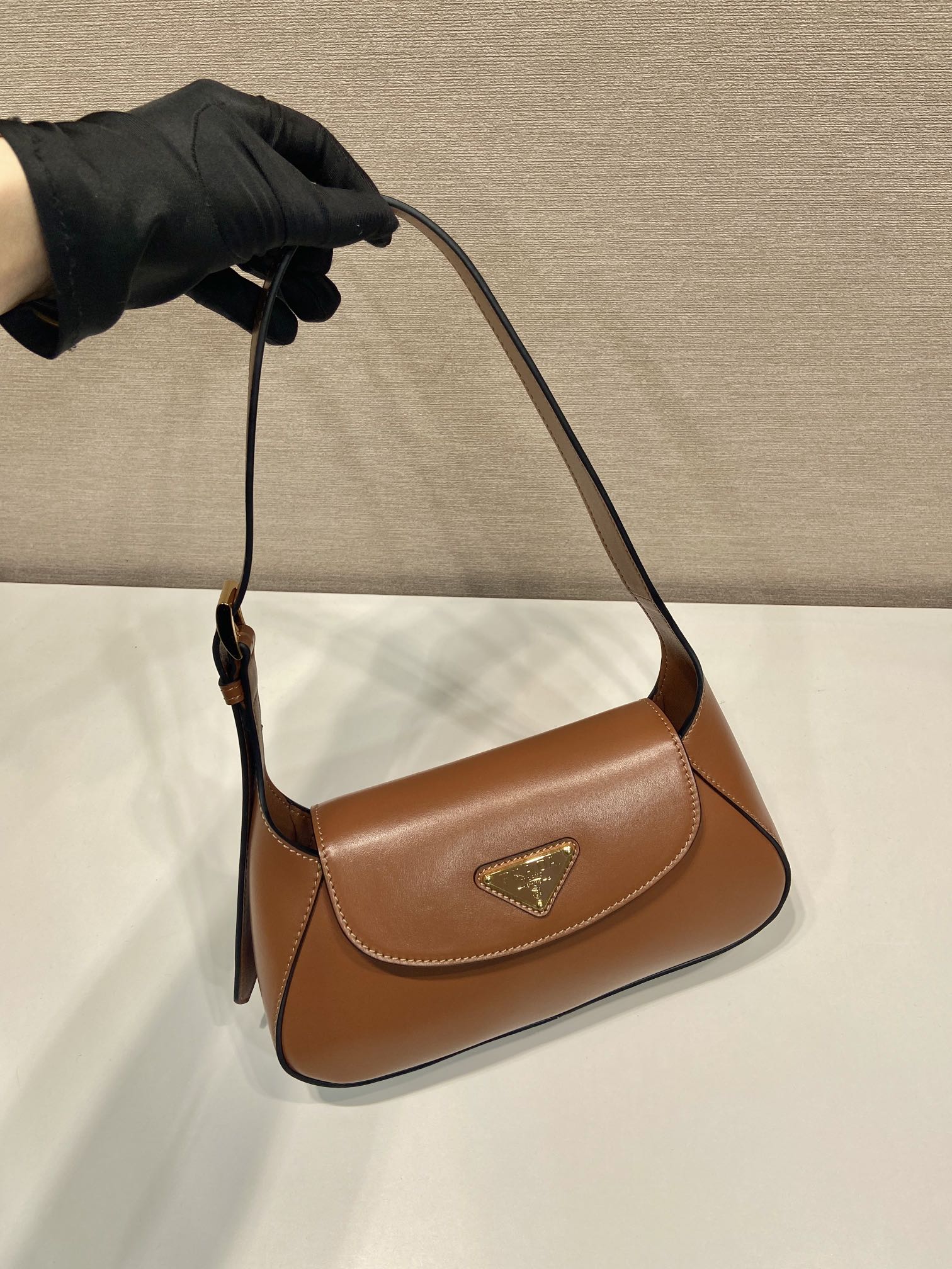 PRADA FLAP BAG 25 IN CINNAMON BROWN SMOOTH CALFSKIN TRIANGLE LOGO