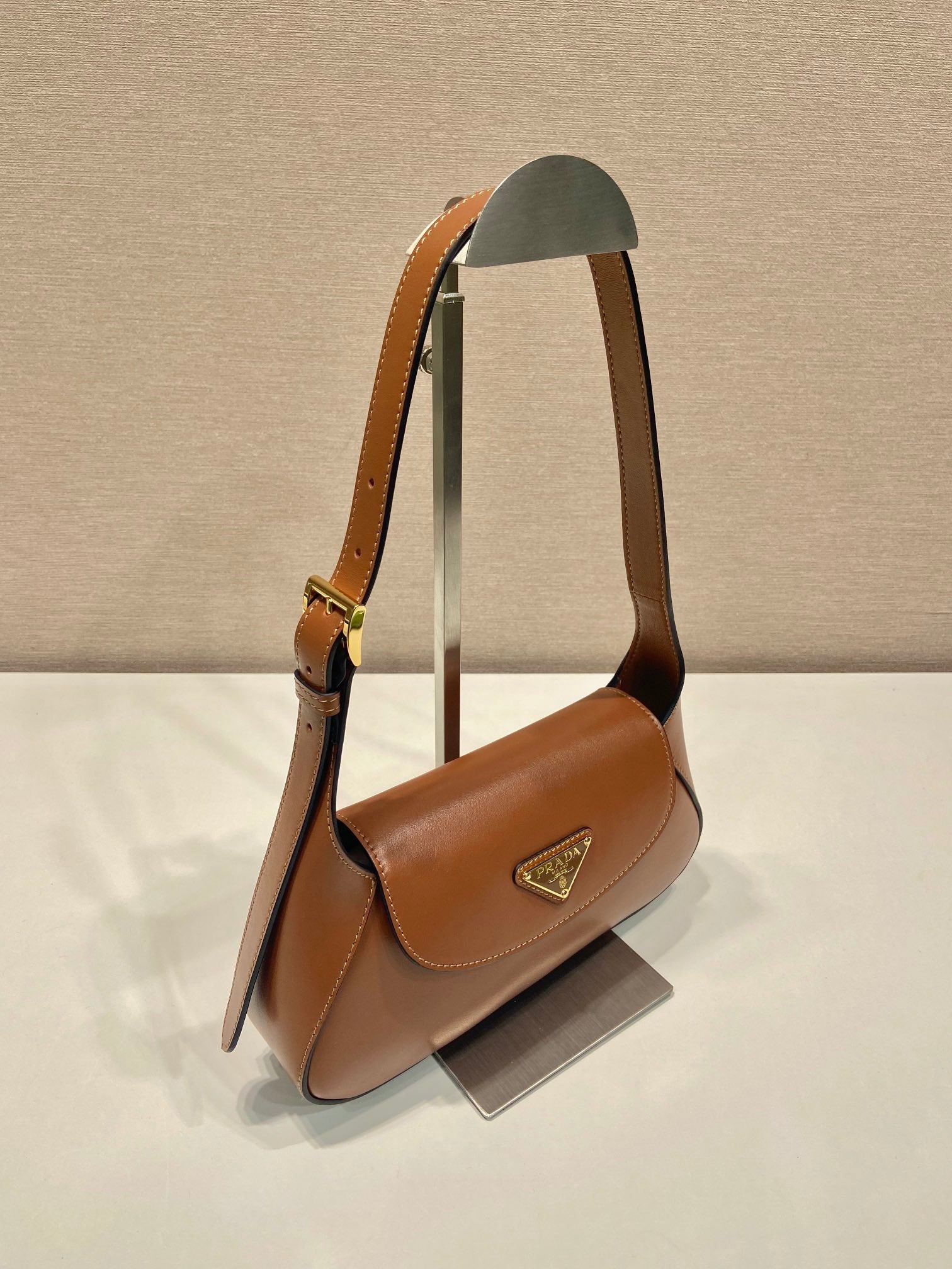 PRADA FLAP BAG 25 IN CINNAMON BROWN SMOOTH CALFSKIN TRIANGLE LOGO