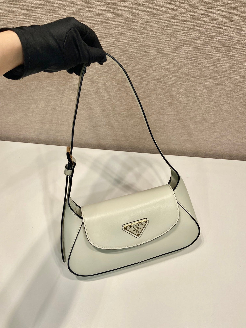 PRADA FLAP BAG 25 IN WHITE SMOOTH CALFSKIN TRIANGLE LOGO