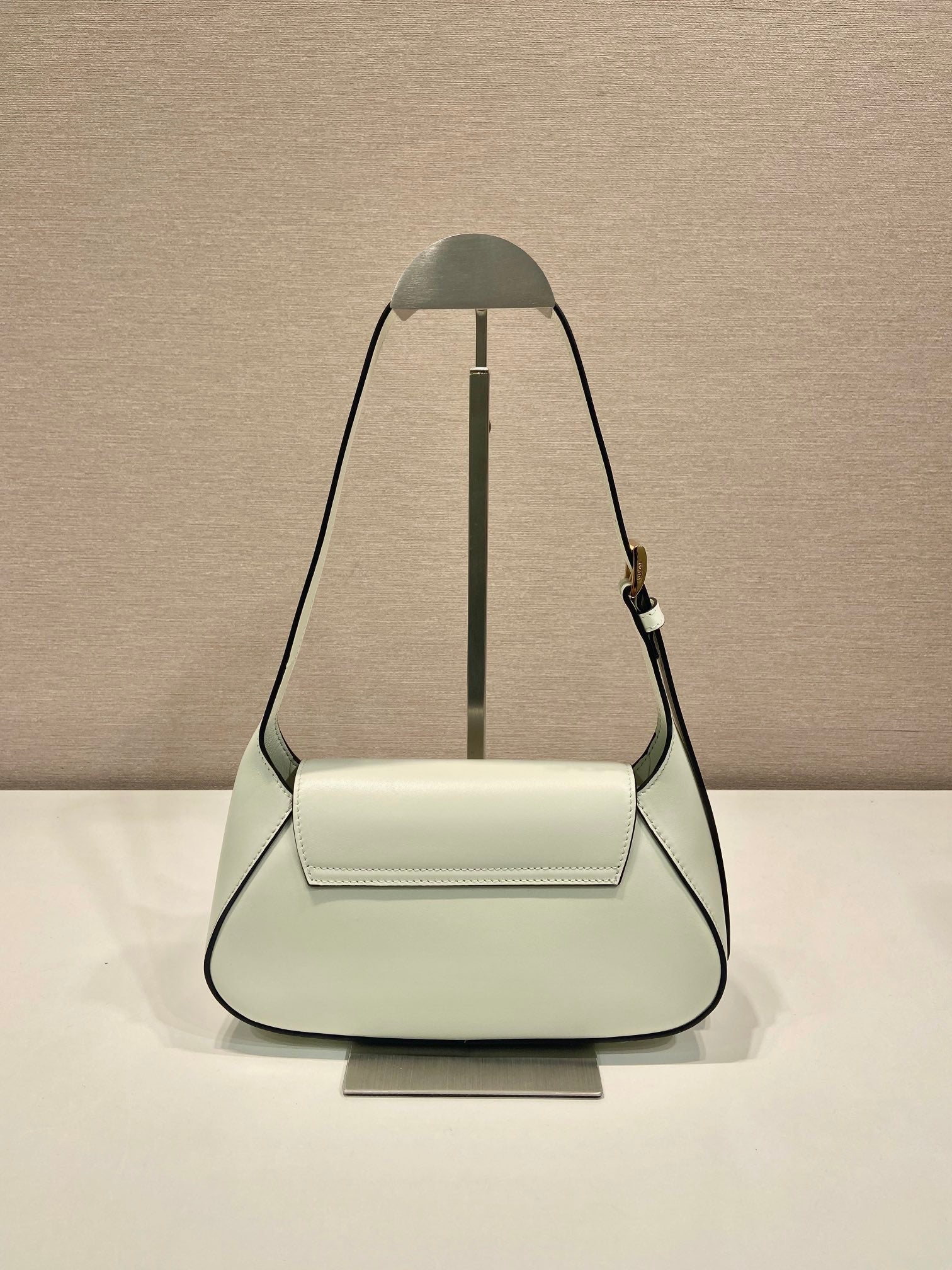 PRADA FLAP BAG 25 IN WHITE SMOOTH CALFSKIN TRIANGLE LOGO