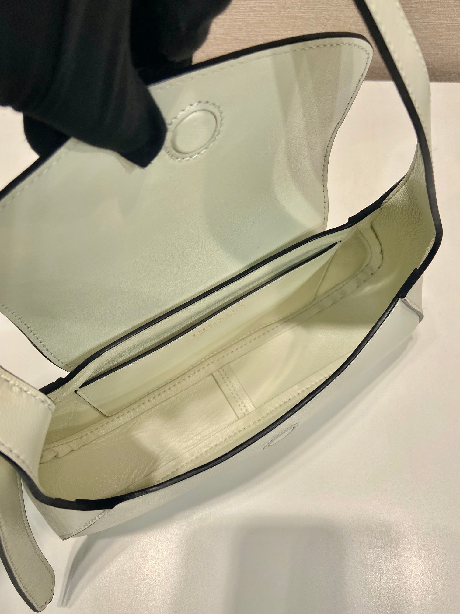 PRADA FLAP BAG 25 IN WHITE SMOOTH CALFSKIN TRIANGLE LOGO
