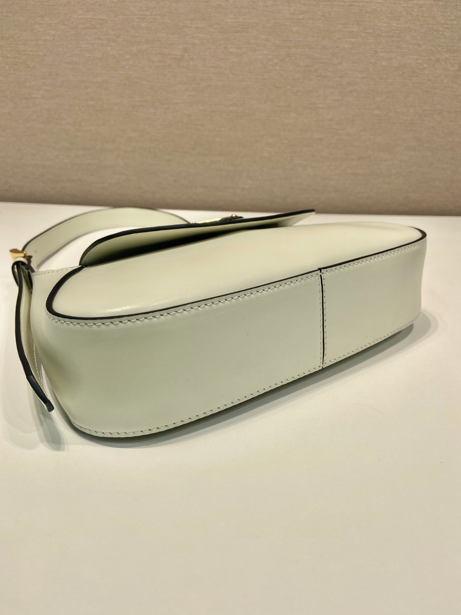 PRADA FLAP BAG 25 IN WHITE SMOOTH CALFSKIN TRIANGLE LOGO