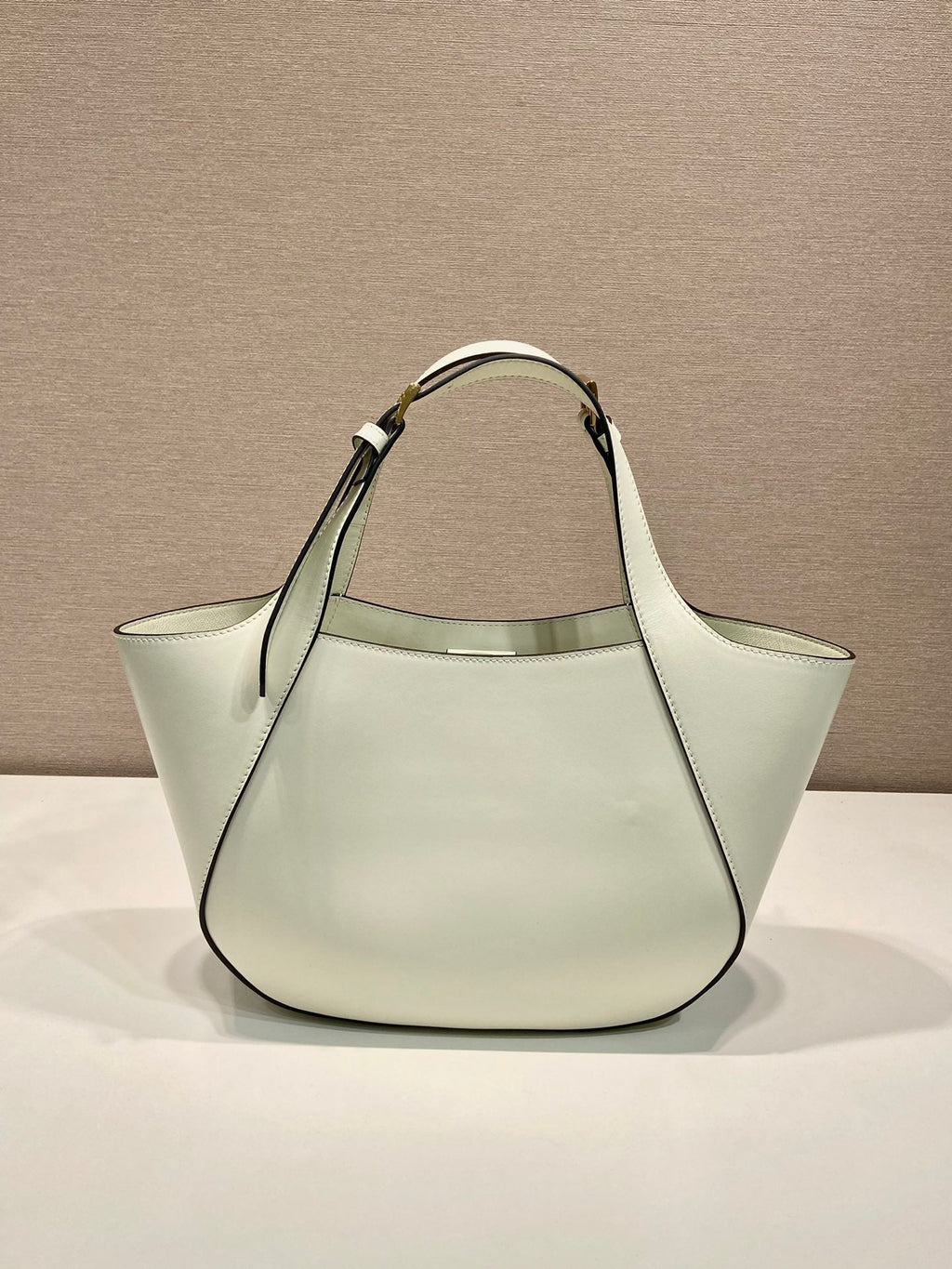 PRADA TOTE BAG 28 IN WHITE SHEEPSKIN GOLD LOGO