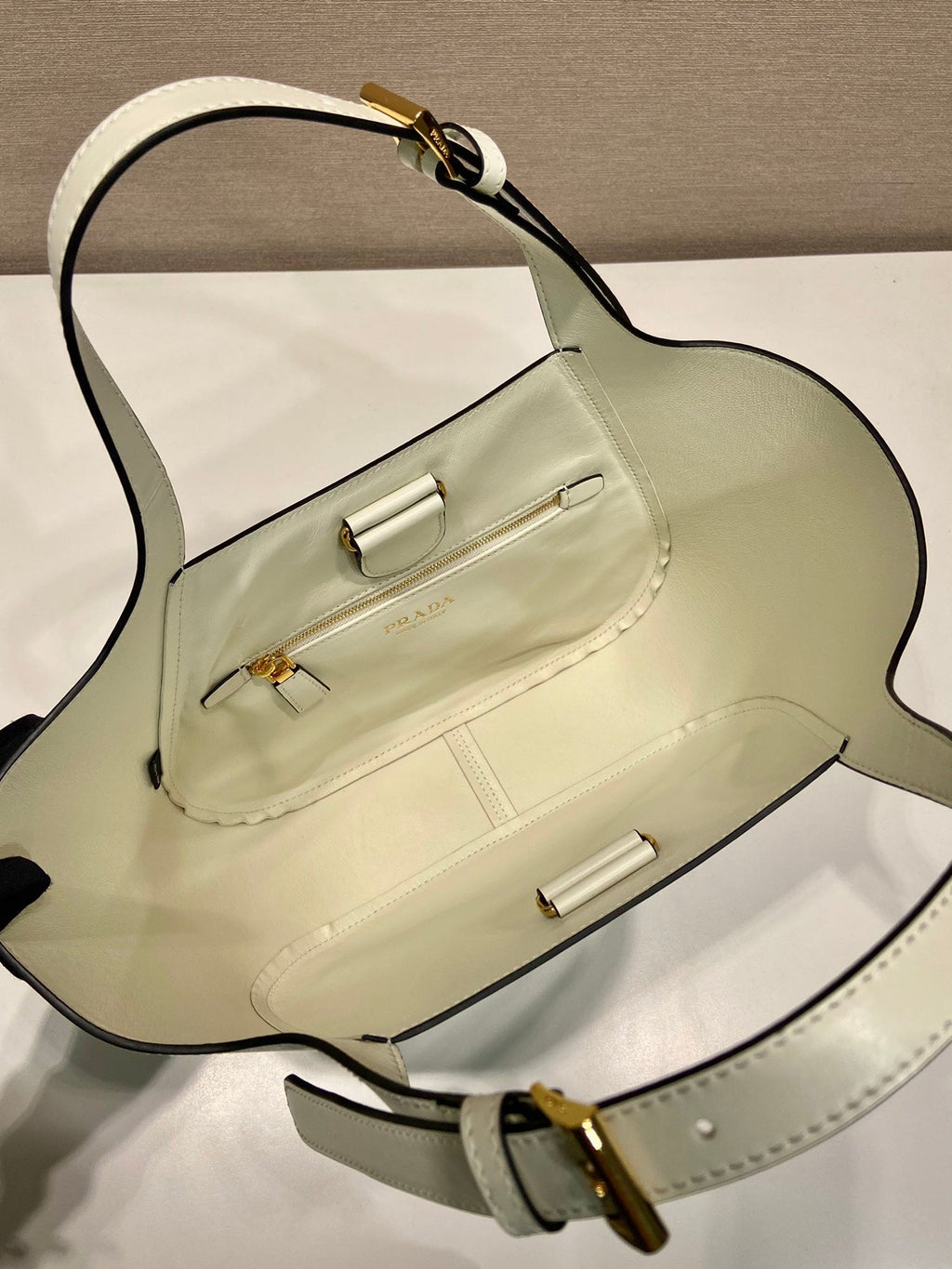 PRADA TOTE BAG 28 IN WHITE SHEEPSKIN GOLD LOGO