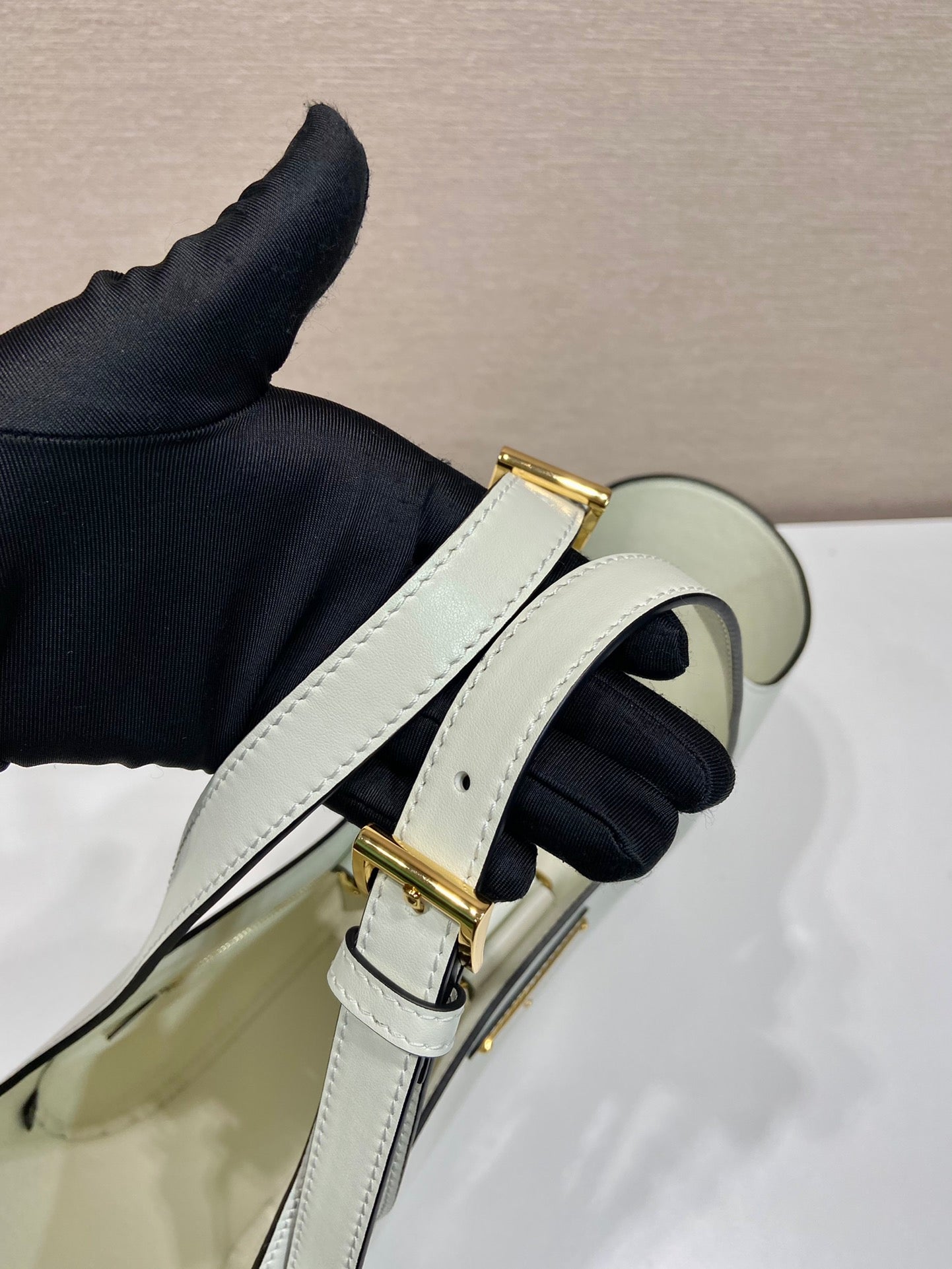 PRADA TOTE BAG 28 IN WHITE SHEEPSKIN GOLD LOGO
