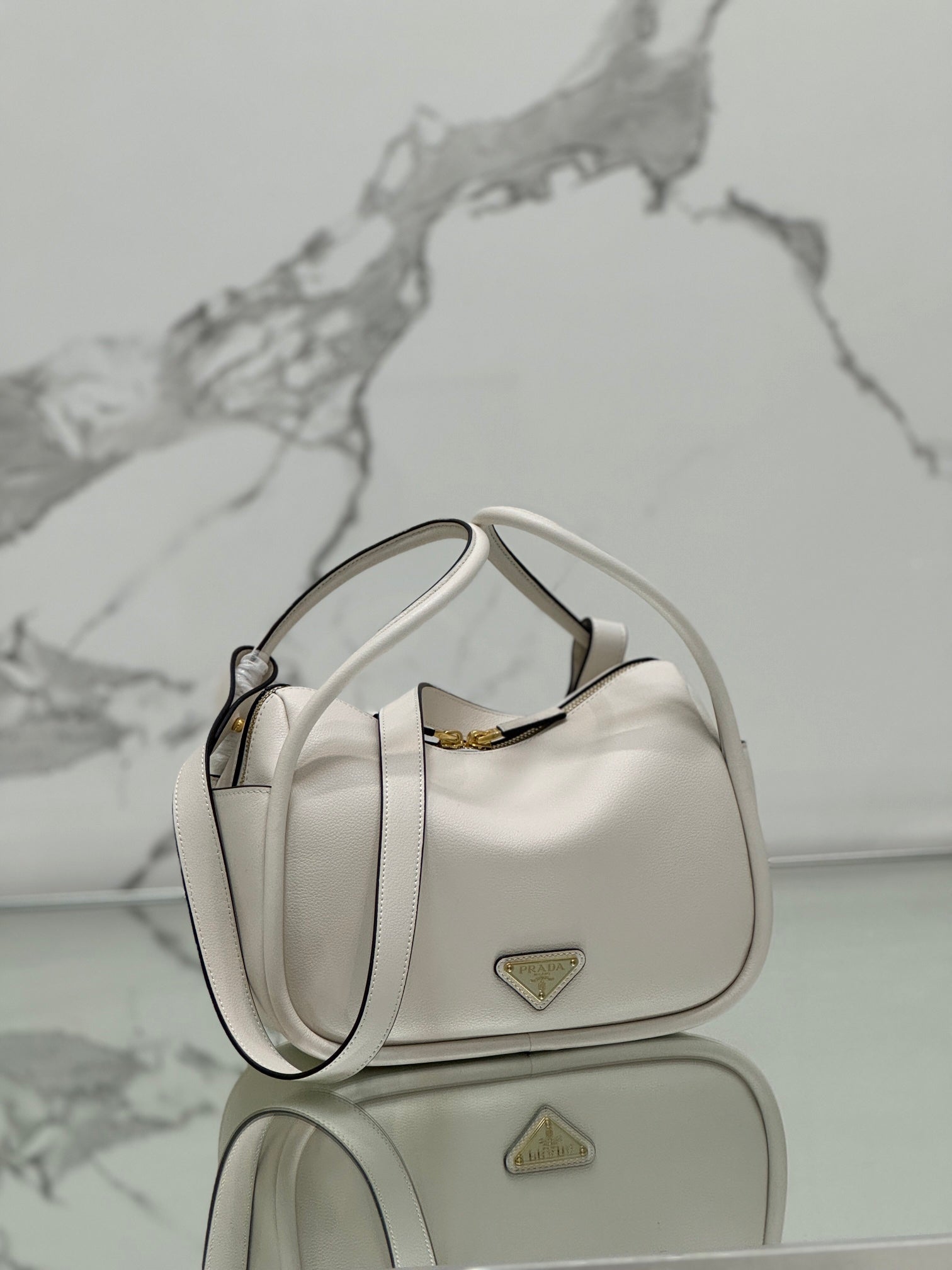 PRADA RLING HANDBAG 25 IN WHITE SOFT GRAIN LAMBSKIN