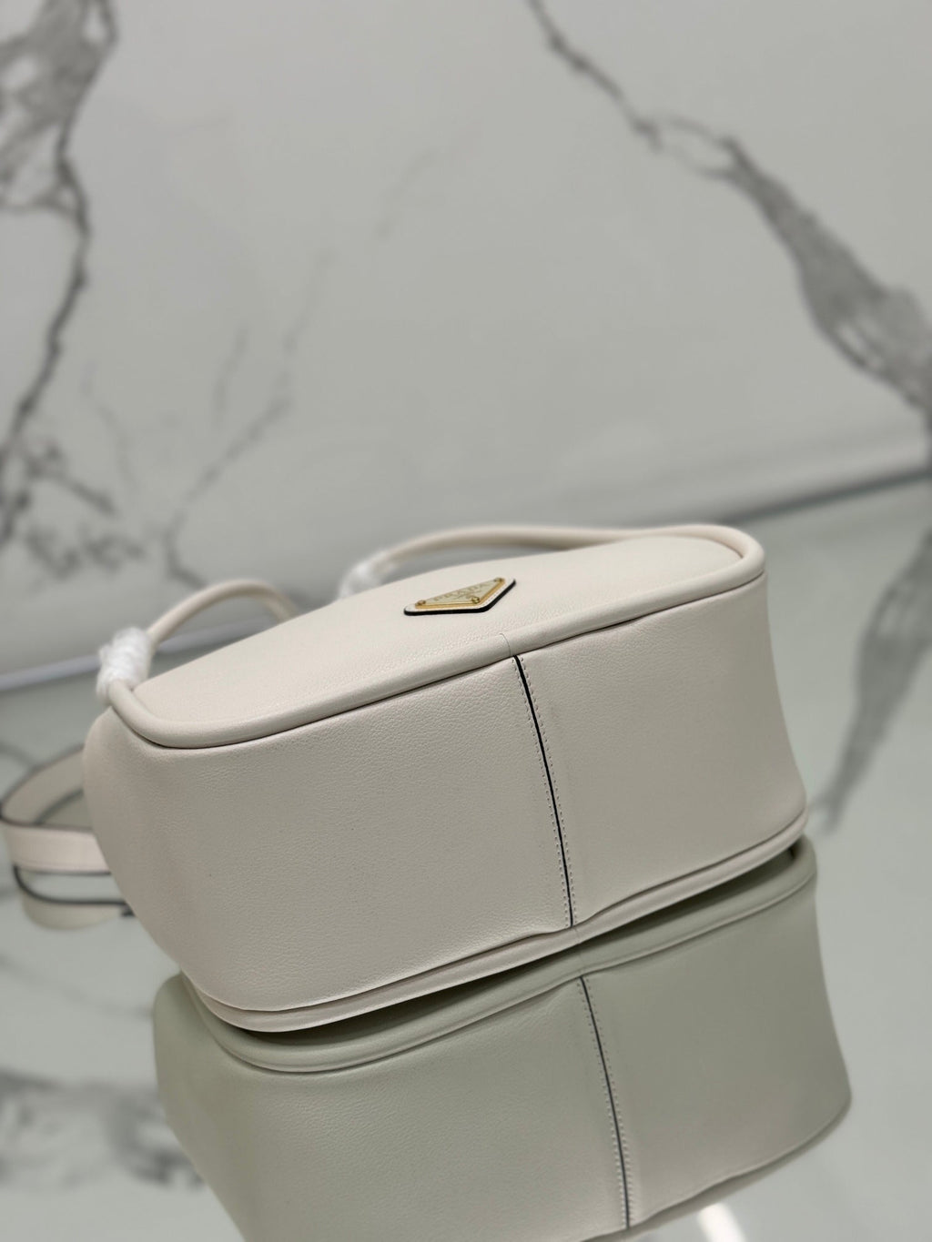 PRADA RLING HANDBAG 25 IN WHITE SOFT GRAIN LAMBSKIN