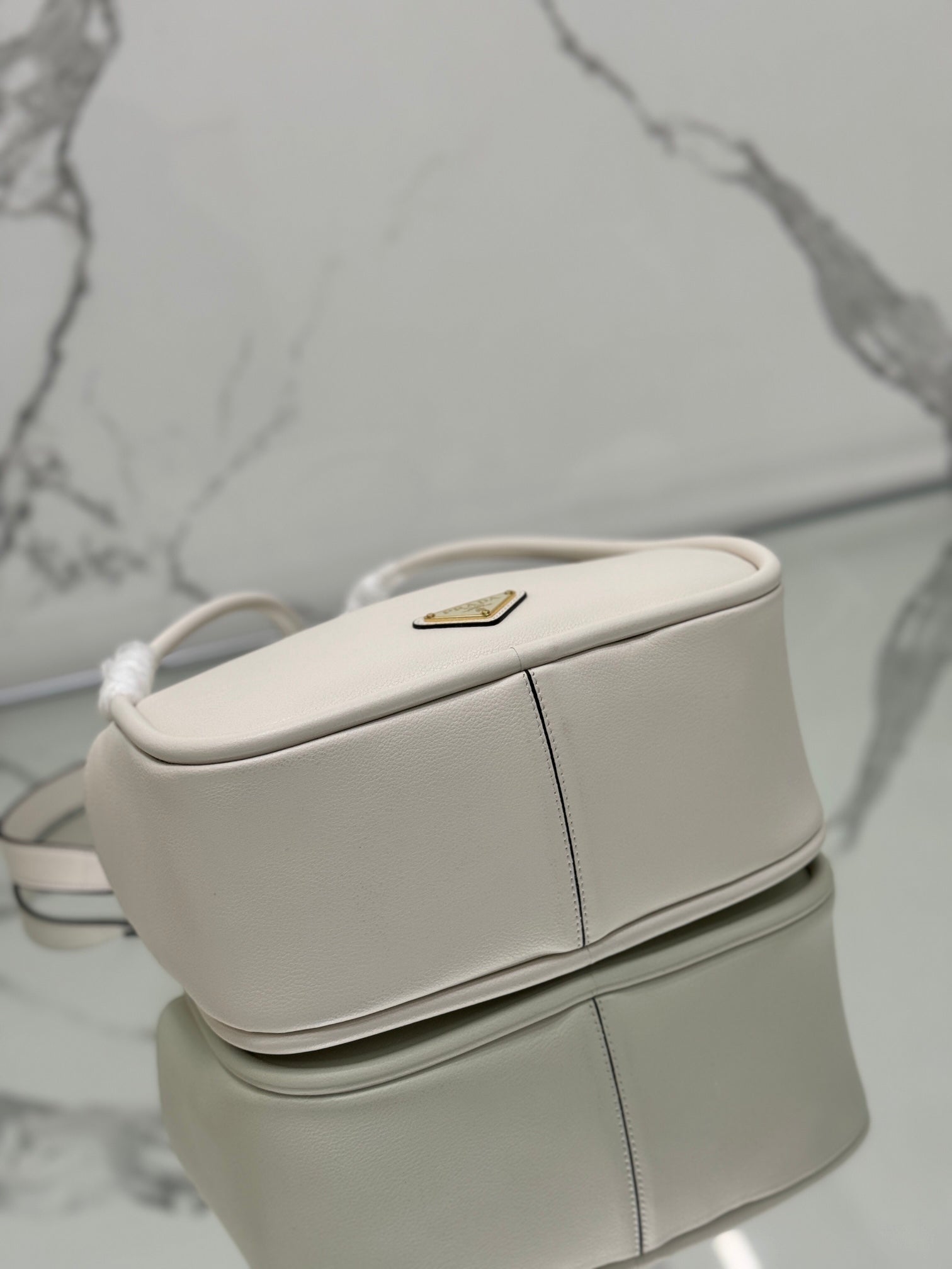 PRADA RLING HANDBAG 25 IN WHITE SOFT GRAIN LAMBSKIN
