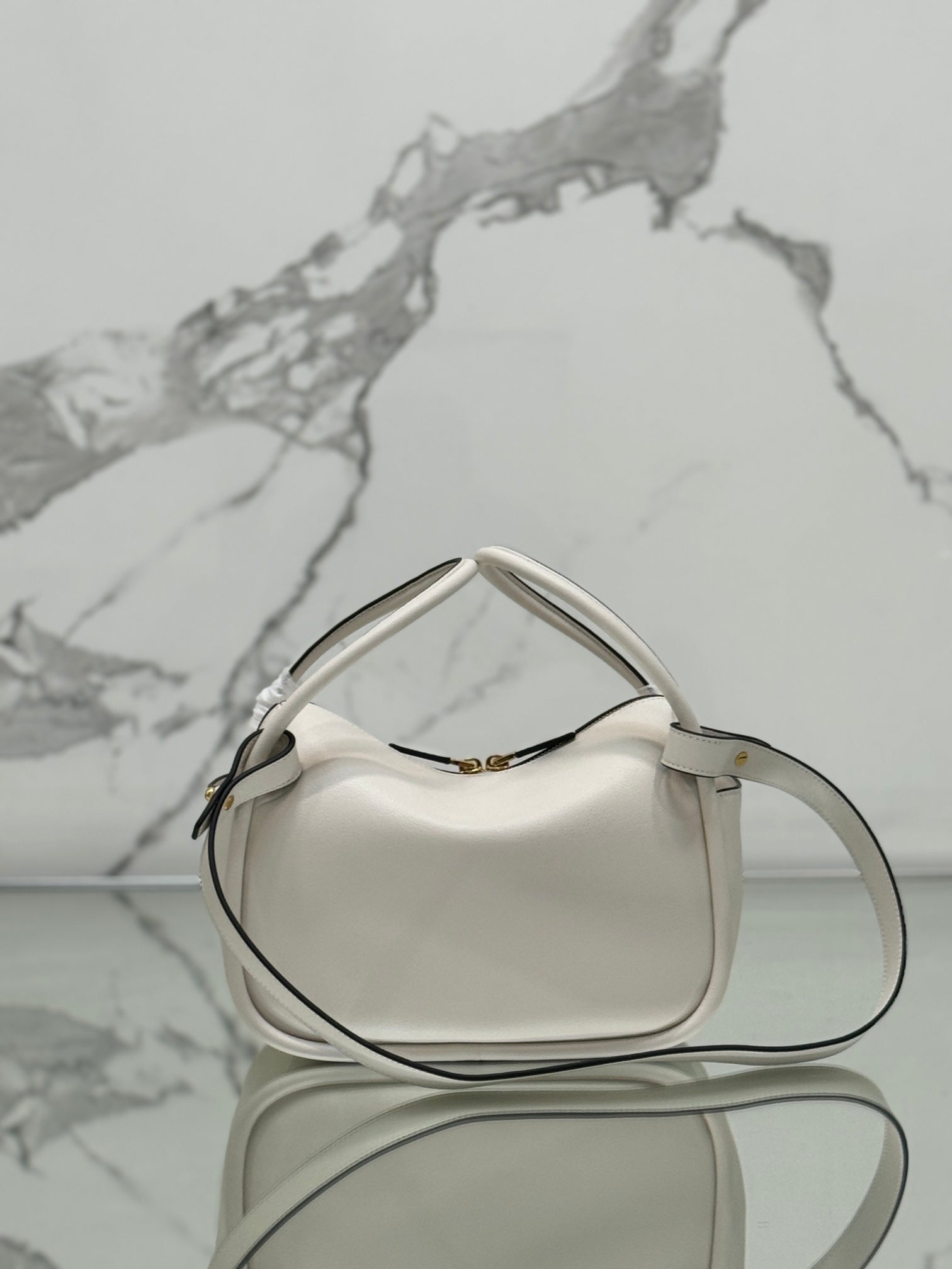PRADA RLING HANDBAG 25 IN WHITE SOFT GRAIN LAMBSKIN