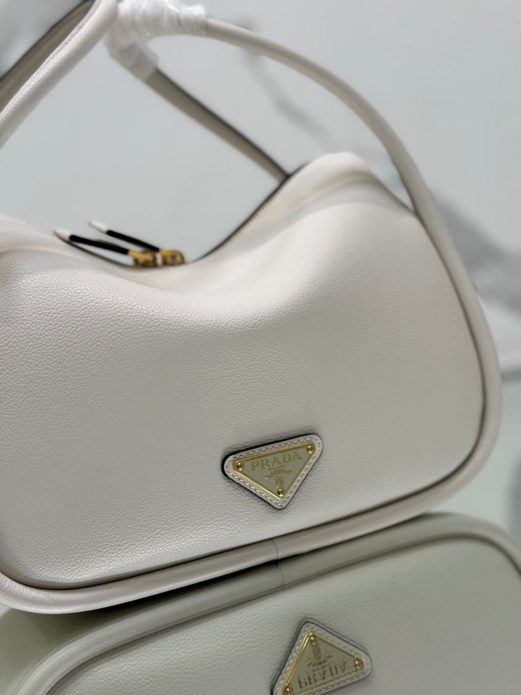 PRADA RLING HANDBAG 25 IN WHITE SOFT GRAIN LAMBSKIN