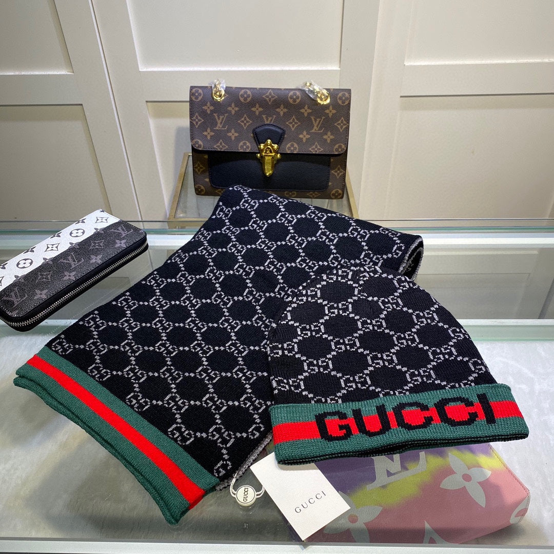 GUCCI SET SCARF AND HAT IN BLACK MONOGRAM CASHMERE 349665