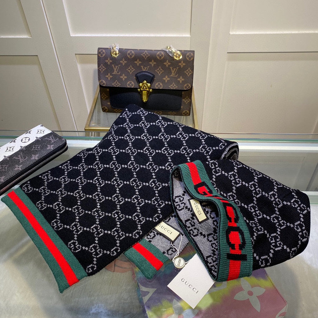 GUCCI SET SCARF AND HAT IN BLACK MONOGRAM CASHMERE 349665