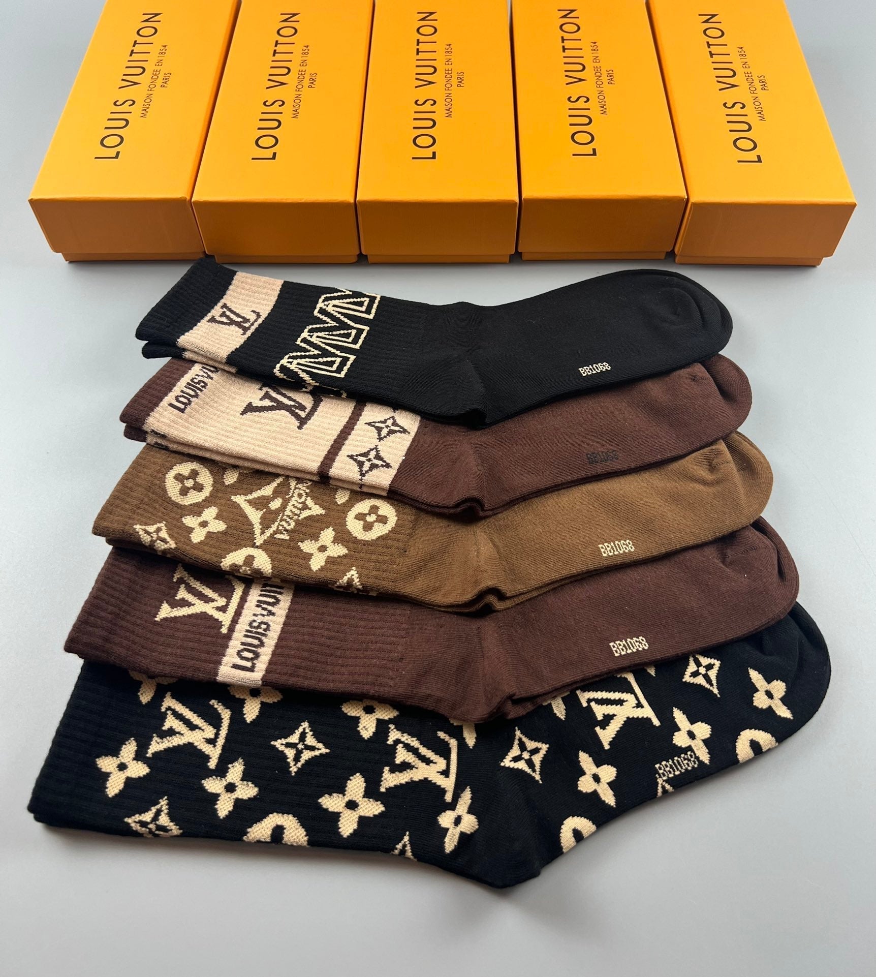 LOUIS VUITTON CREW SOCKS 425691 (1 BOX)