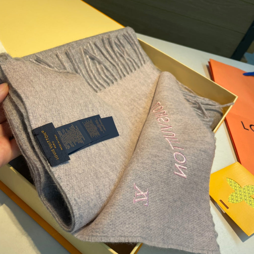 LOUIS VUITTON SCARF 190 CM IN HARBOR GRAY CASHMERE WITH PINK LOGO 396327