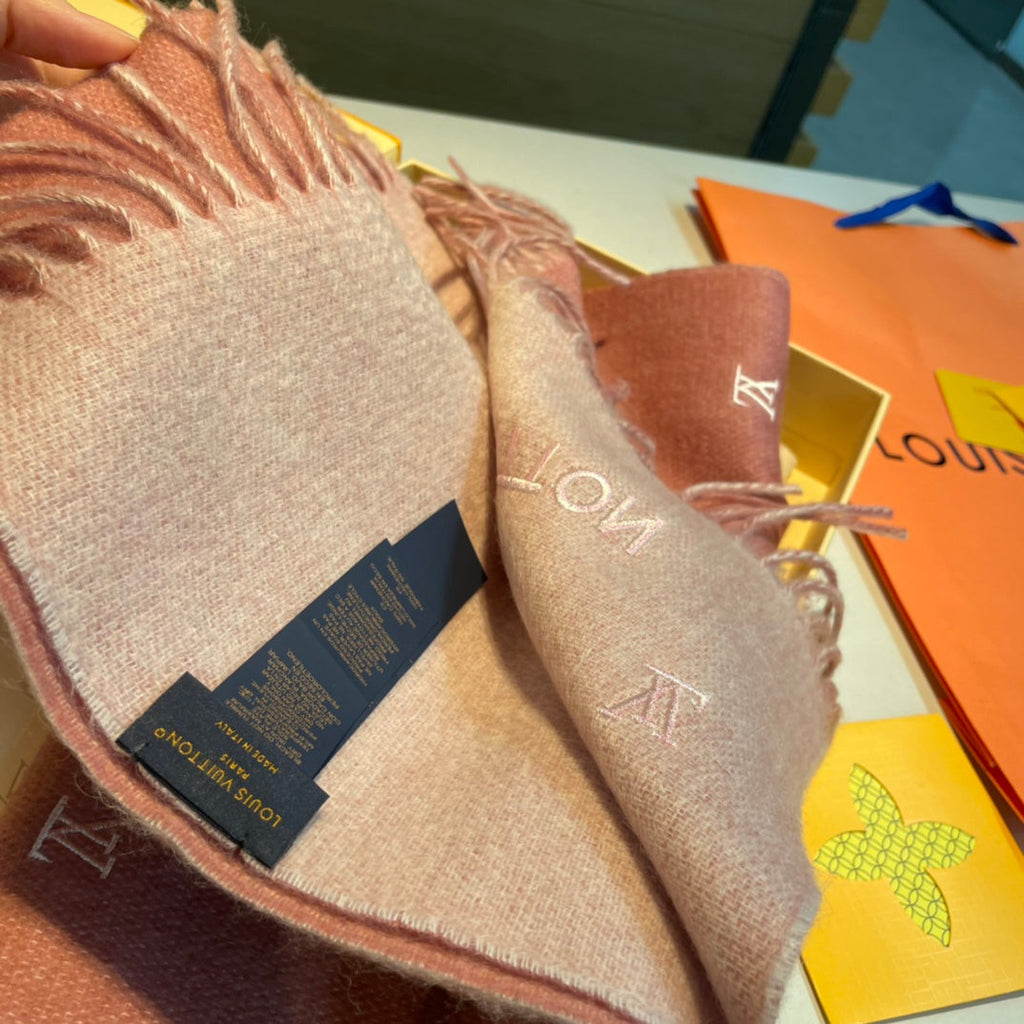 LOUIS VUITTON SCARF 190 CM IN SALMON PINK CASHMERE WITH WHITE LOGO 396328
