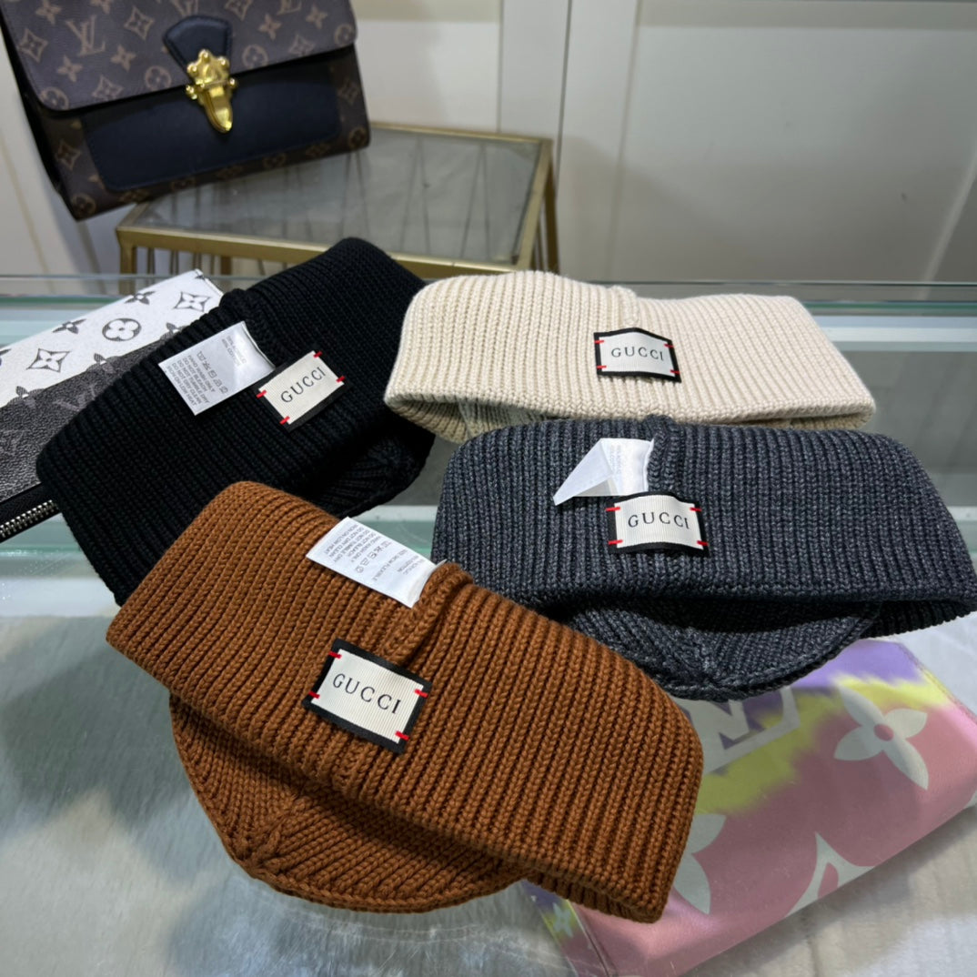 GUCCI BEANIE HAT IN WHITE WOOL 395840