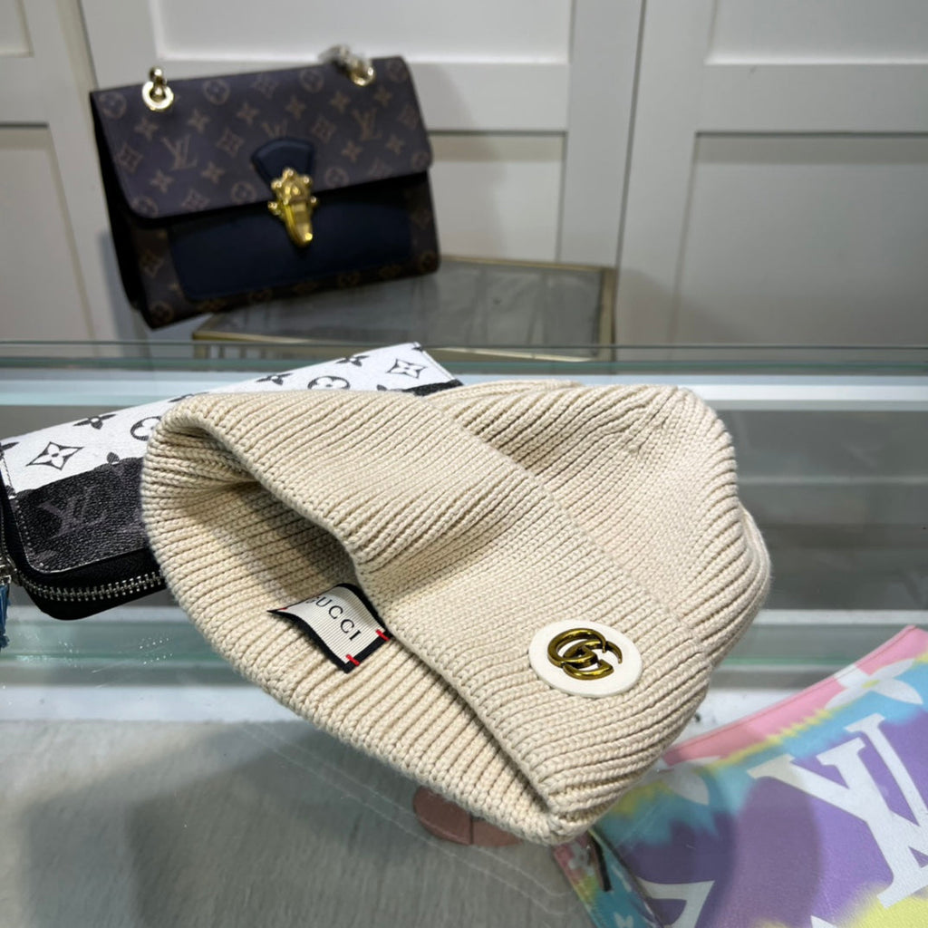 GUCCI BEANIE HAT IN WHITE WOOL 395840