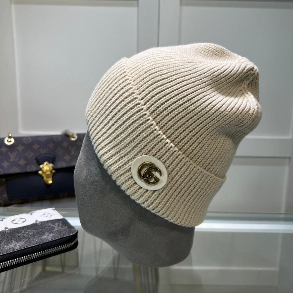 GUCCI BEANIE HAT IN WHITE WOOL 395840