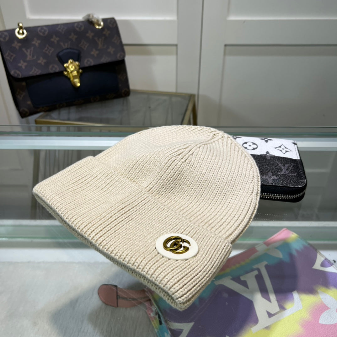 GUCCI BEANIE HAT IN WHITE WOOL 395840