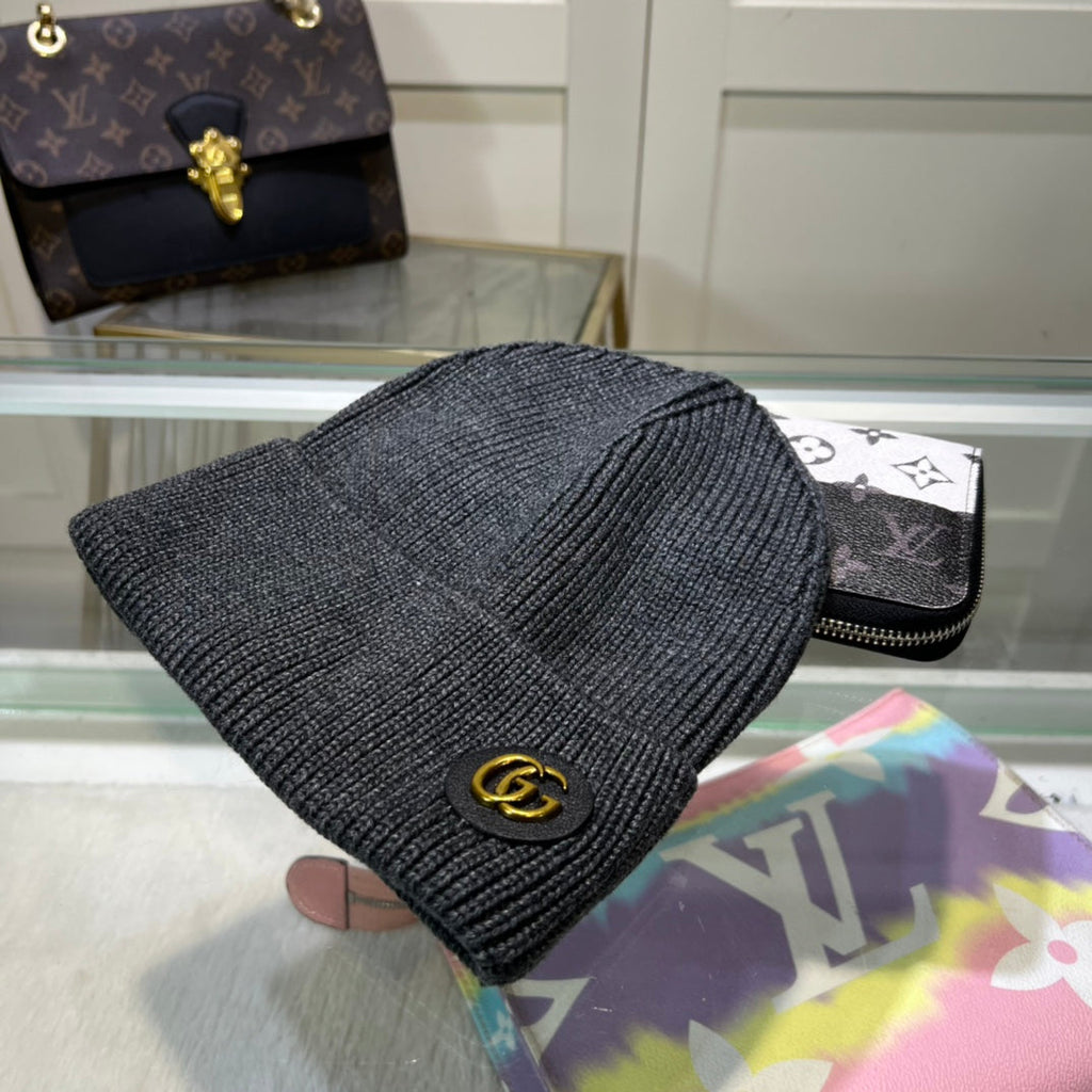 GUCCI BEANIE HAT IN BLACK WOOL 395841