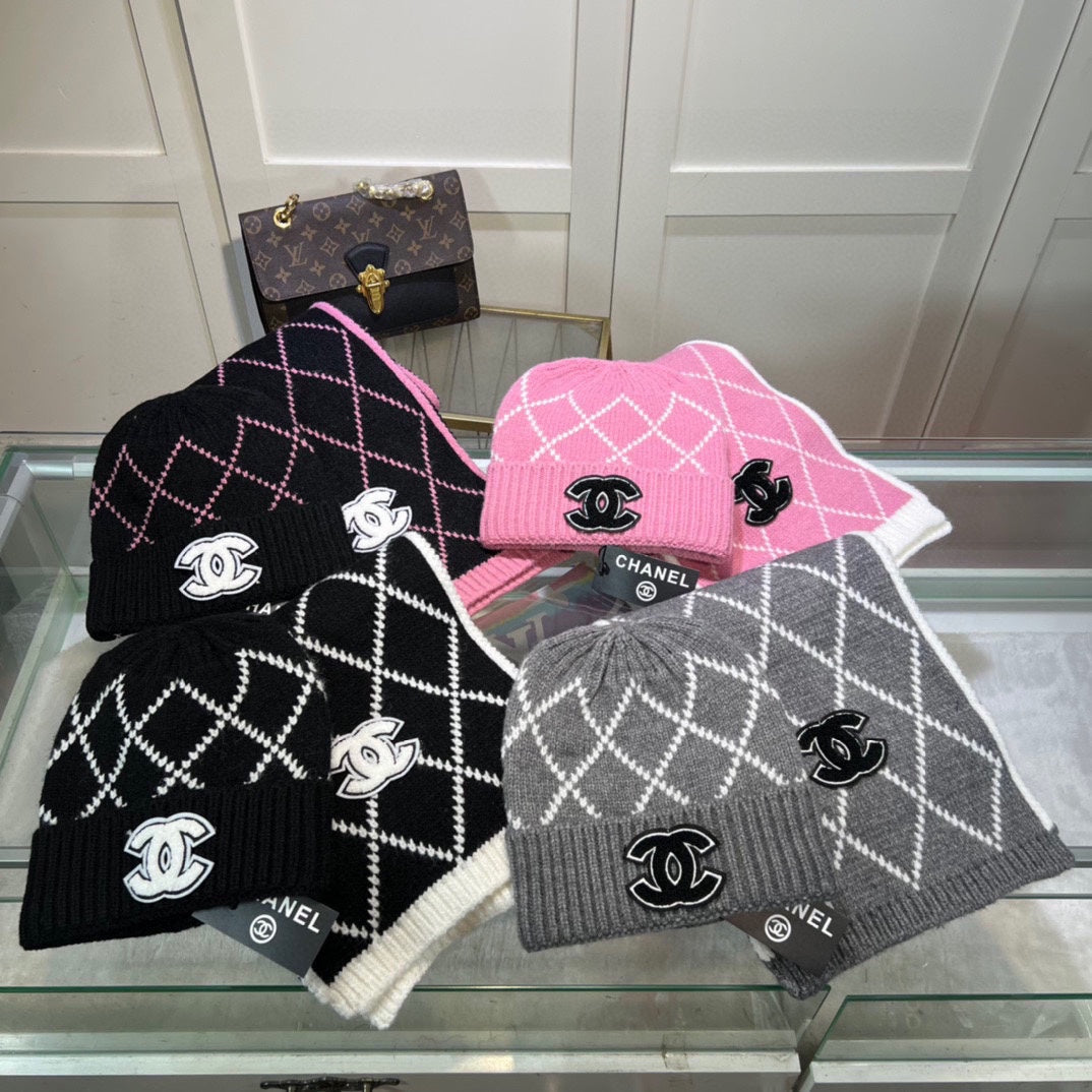 CHANEL SET HAT AND SCARF IN BLACK MIX BRIGHT PINK WOOL 422596