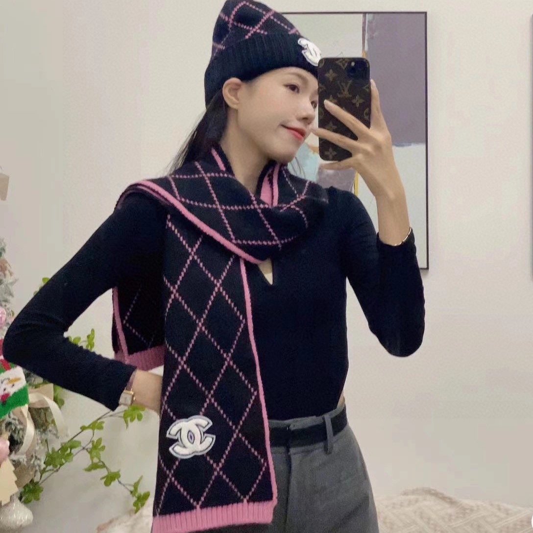 CHANEL SET HAT AND SCARF IN BLACK MIX BRIGHT PINK WOOL 422596