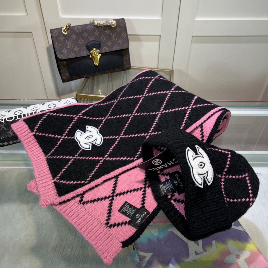 CHANEL SET HAT AND SCARF IN BLACK MIX BRIGHT PINK WOOL 422596