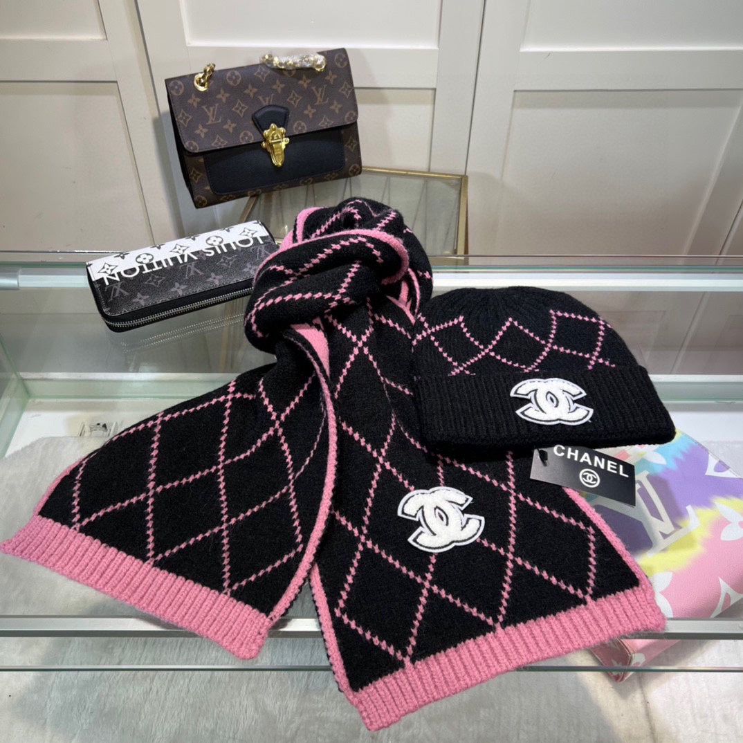 CHANEL SET HAT AND SCARF IN BLACK MIX BRIGHT PINK WOOL 422596