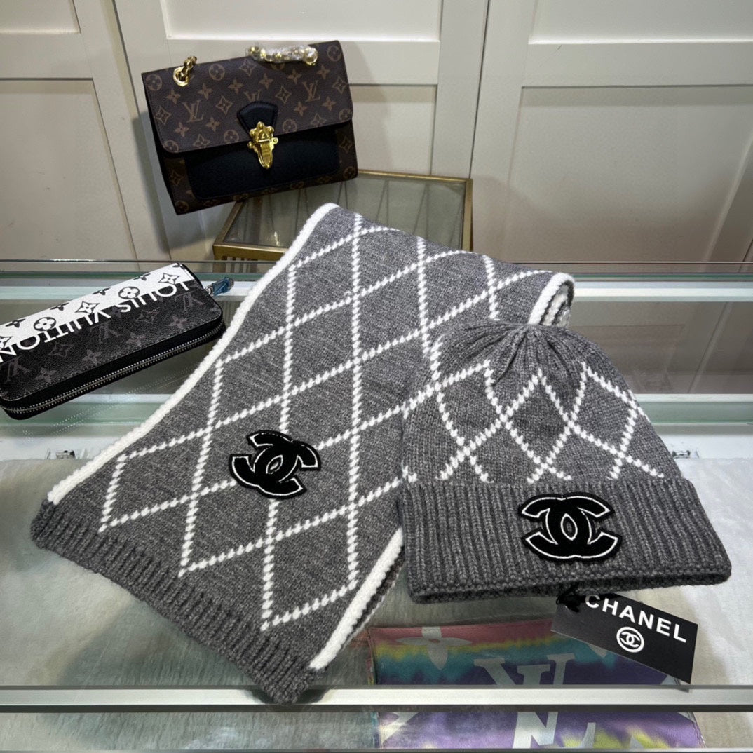 CHANEL SET HAT AND SCARF IN SMOKE GRAY MIX WHITE WOOL 422596